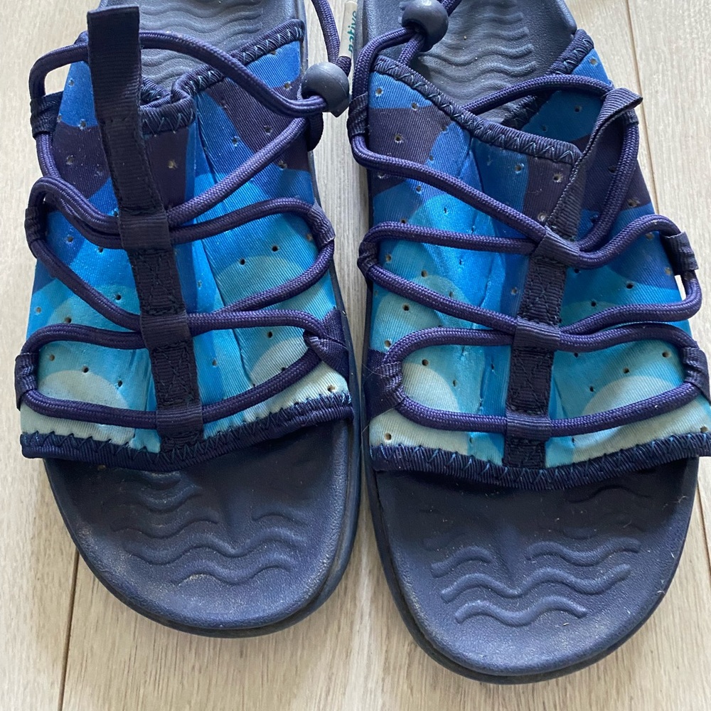 Native sandals SIZE 7